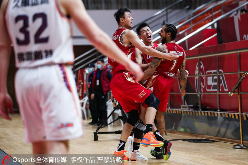 浙江隊球員慶祝勝利