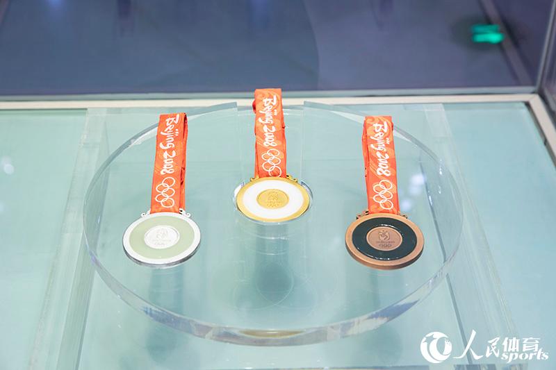 北京奧運會獎牌。人民網記者 張志強攝